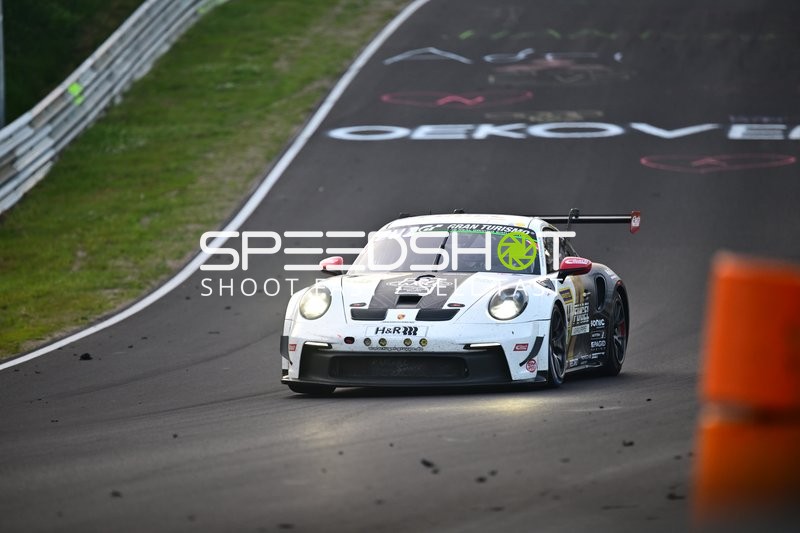 Porsche 911 GT3 R auf der Rennstrecke