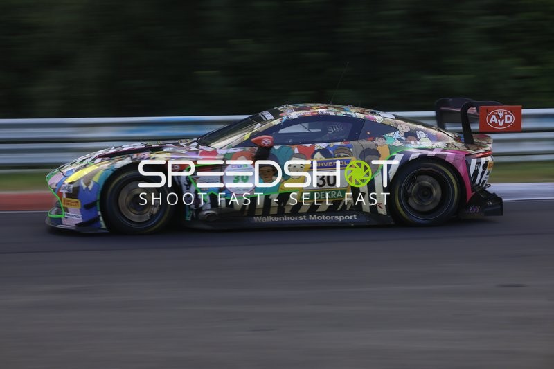 Walkenhorst Motorsport Aston Martin auf der Rennstrecke