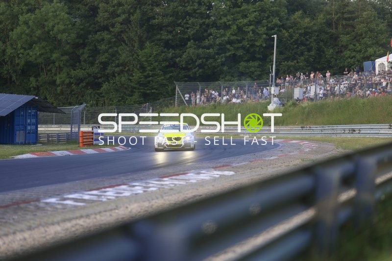 Rennfahrzeug auf der Nordschleife