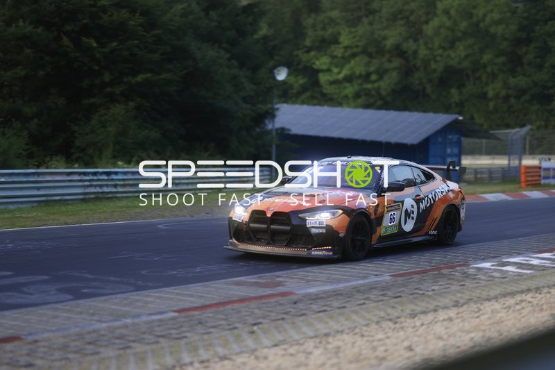 Rennfahrzeug auf der Rennstrecke