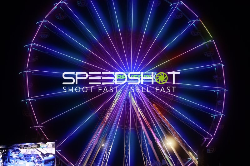 Riesenrad mit RAVENOL-Logo