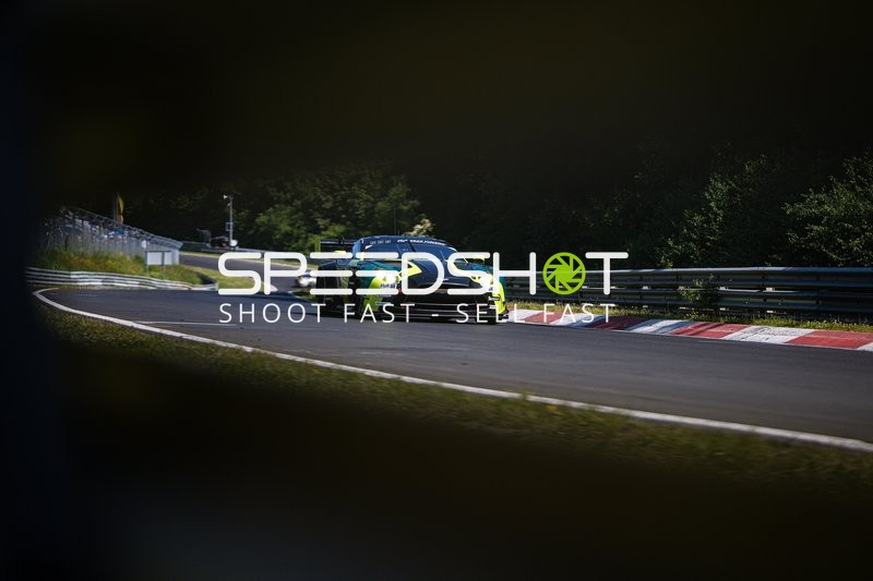 Rennfahrzeug auf der Rennstrecke