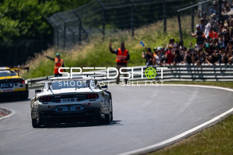 Rennfahrzeuge auf der Rennstrecke