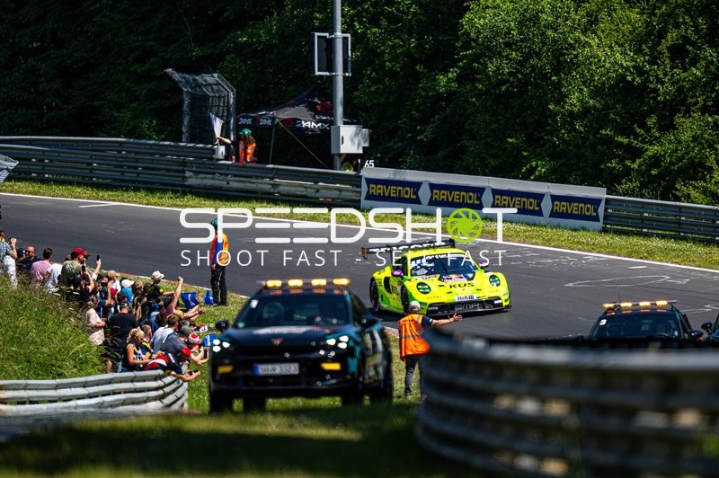 Rennfahrzeug auf der Rennstrecke