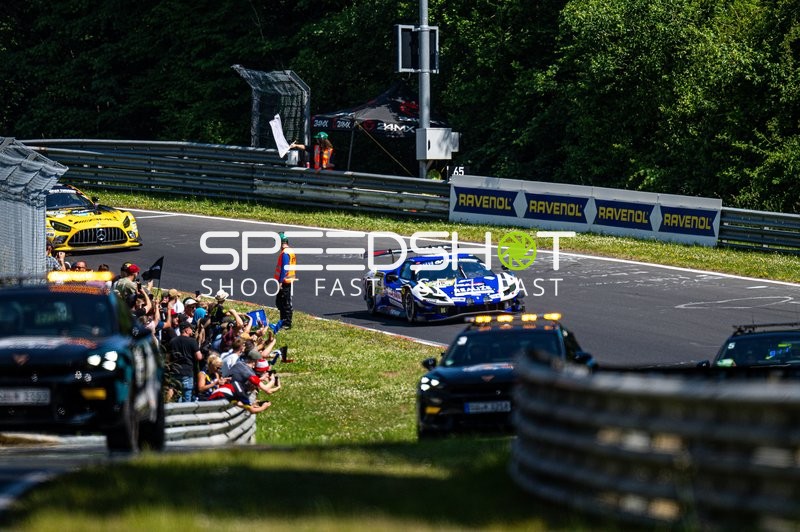 Rennfahrzeug auf der Rennstrecke