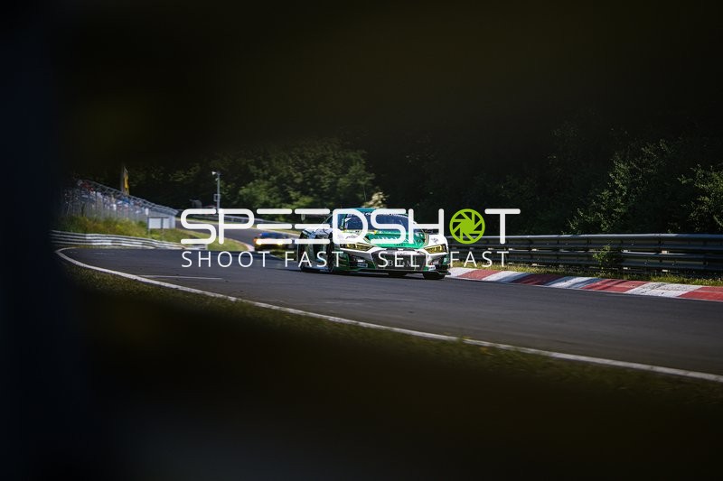 Rennwagen auf Strecke