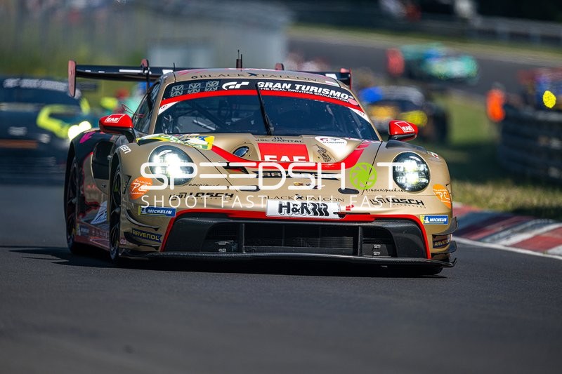 Rennfahrzeug auf der Rennstrecke