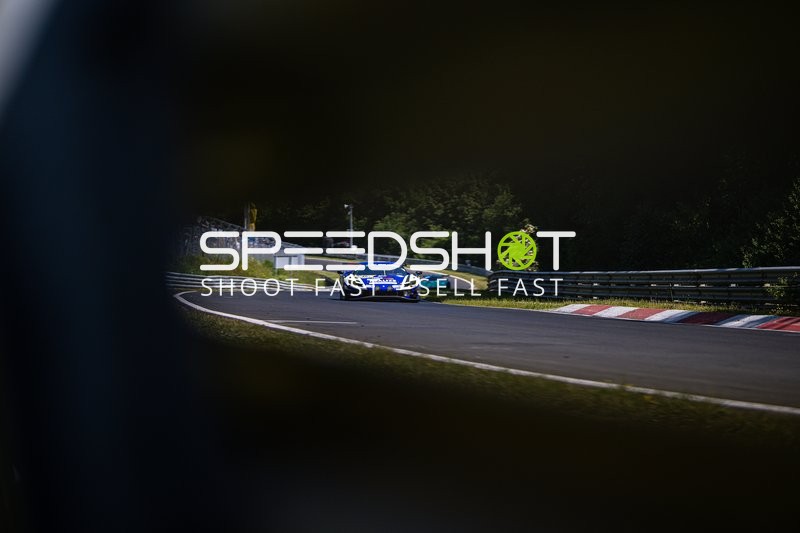 Fahrzeug auf der Rennstrecke