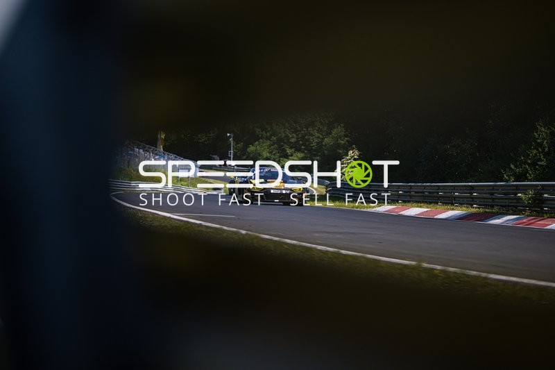 Rennfahrzeug auf der Rennstrecke