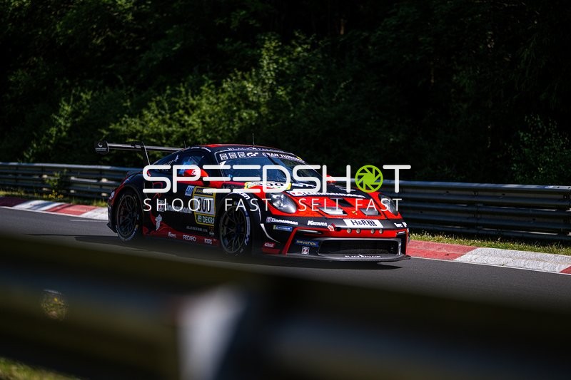 Rennfahrzeug auf der Rennstrecke