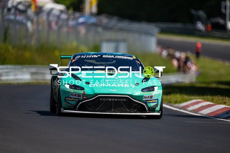 Rennfahrzeug auf der Rennstrecke