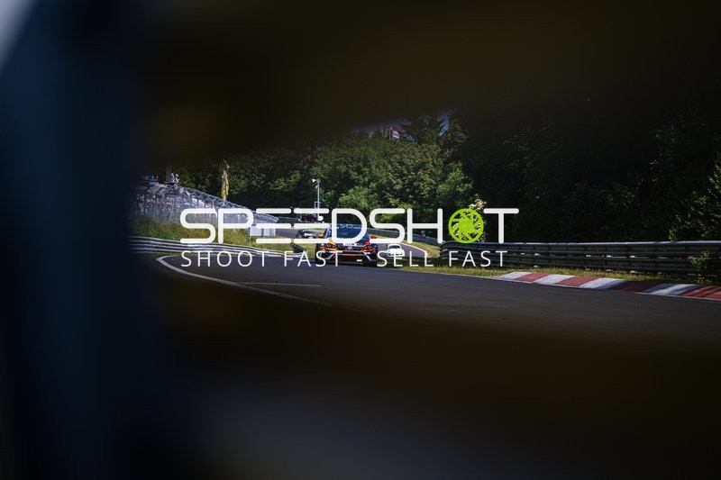 Rennfahrzeug auf der Rennstrecke