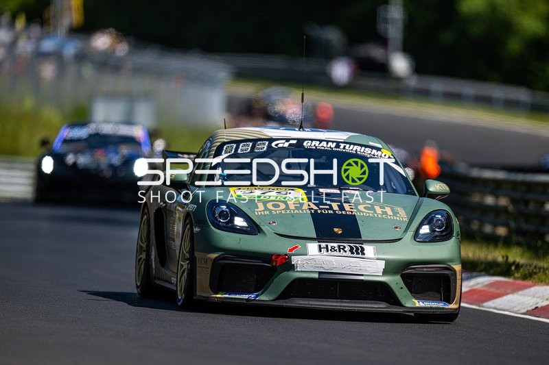 Rennfahrzeug auf der Rennstrecke