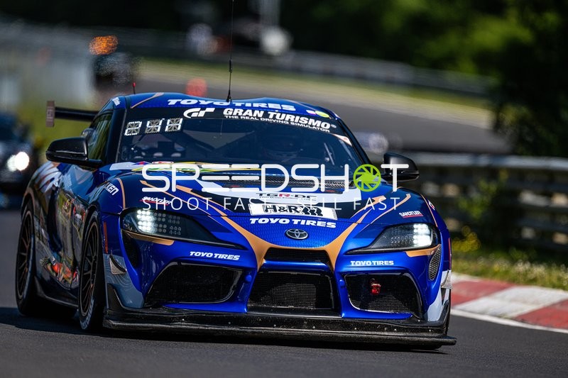 Toyota Supra auf der Rennstrecke