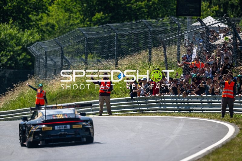 Rennfahrzeug auf der Strecke