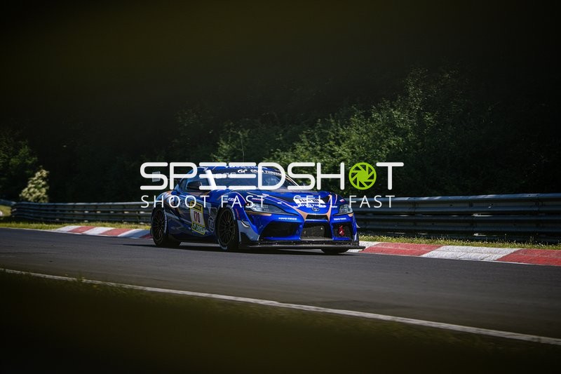 Rennfahrzeug auf der Rennstrecke