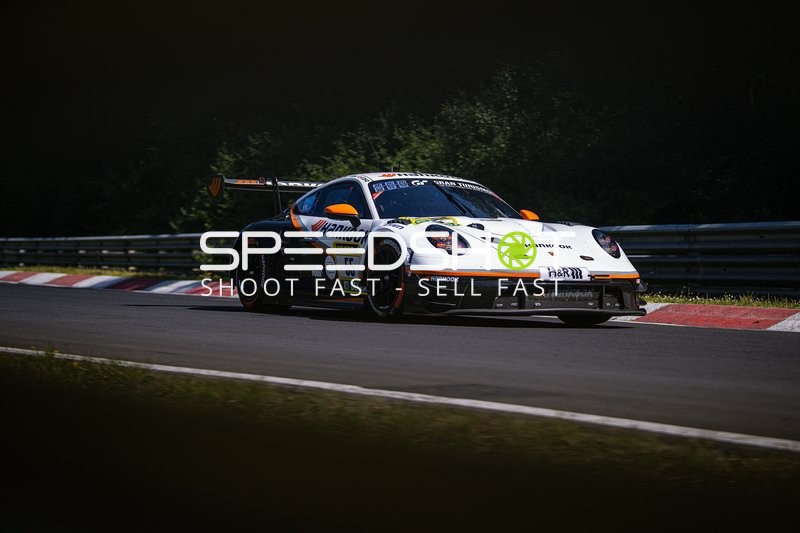 Rennfahrzeug auf der Rennstrecke