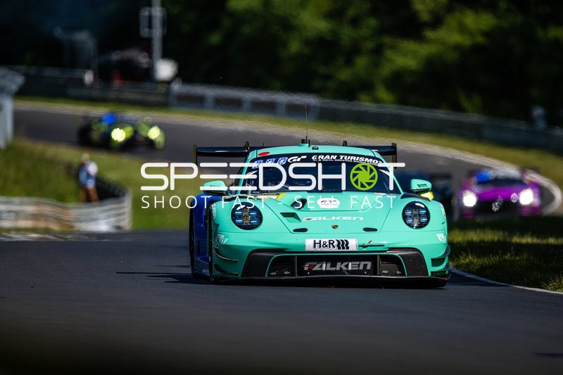 Rennfahrzeug auf der Rennstrecke