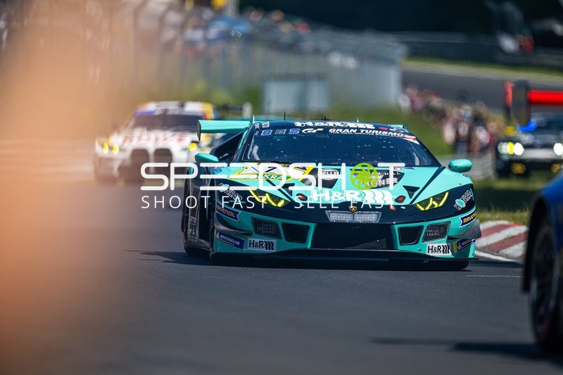 Rennfahrzeug auf der Rennstrecke