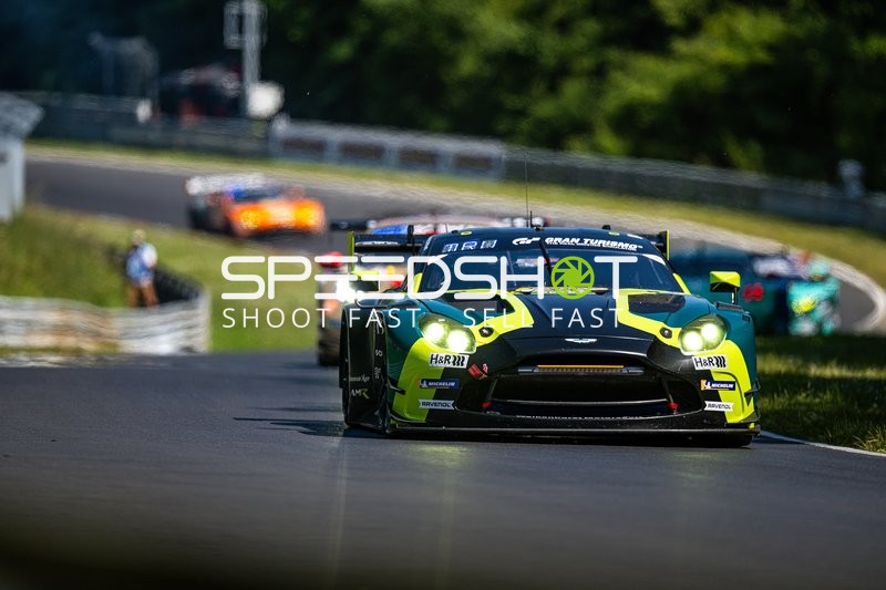 Rennfahrzeug auf der Rennstrecke