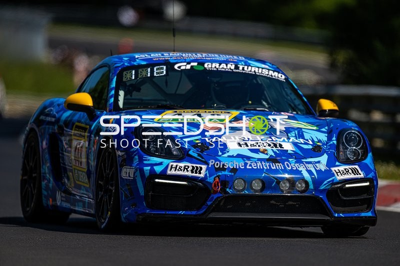 Rennfahrzeug auf der Rennstrecke