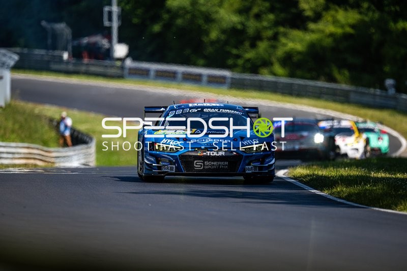 Rennfahrzeug auf der Rennstrecke