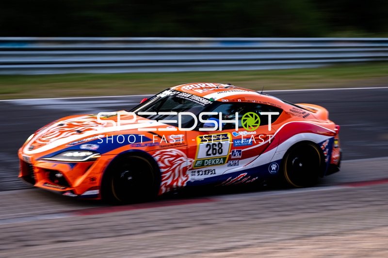 Toyota Supra auf der Rennstrecke