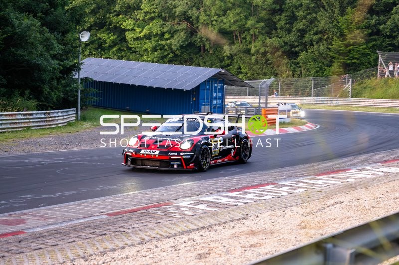 Rennfahrzeug auf der Rennstrecke