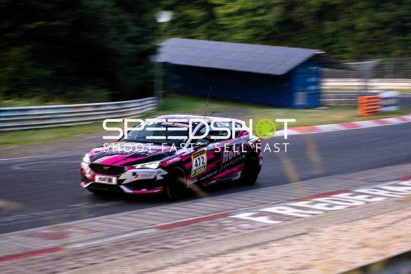 Rennfahrzeug Cupra Leon KL auf der Rennstrecke