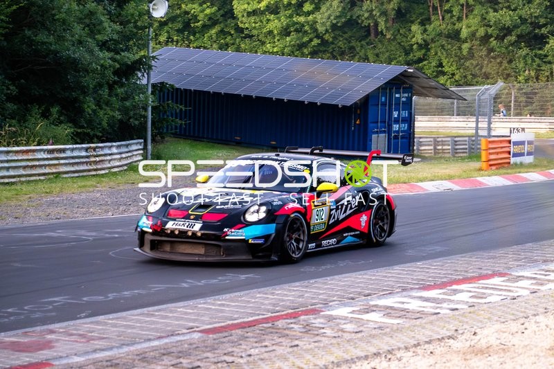 Rennfahrzeug auf der Rennstrecke