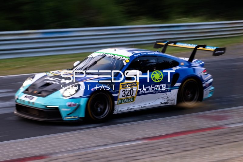 Fahrzeug auf der Rennstrecke