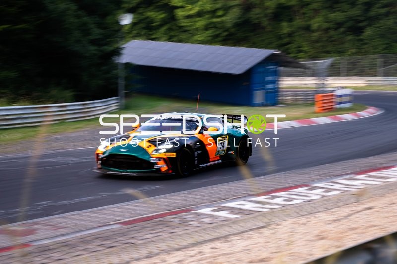 Rennfahrzeug auf der Rennstrecke