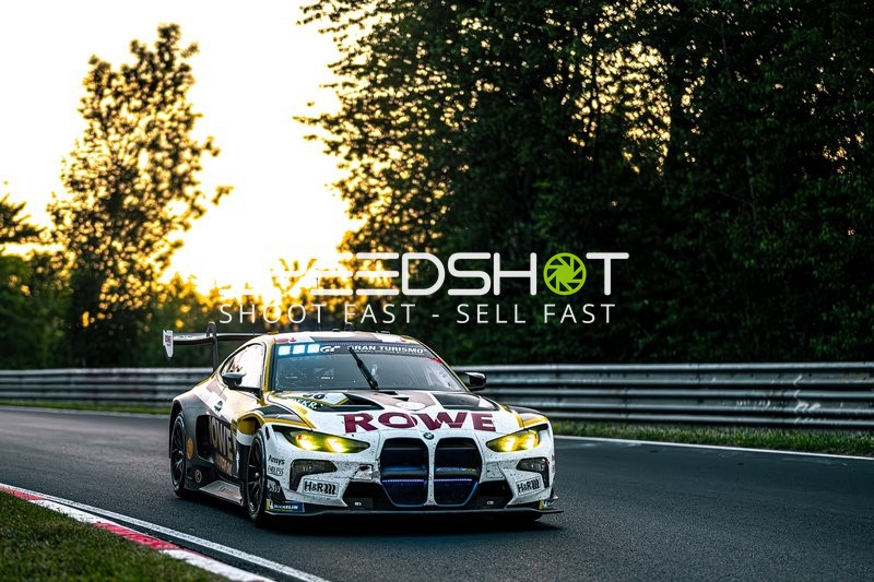 Rennfahrzeug auf der Rennstrecke