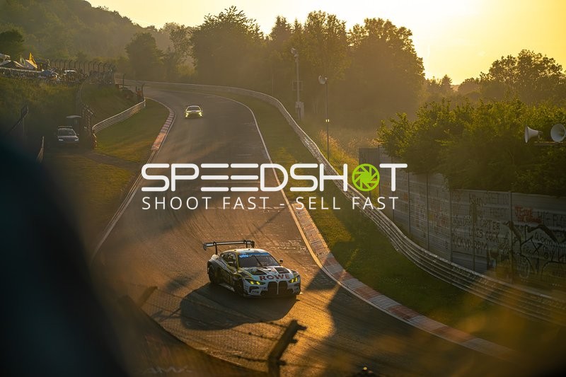 Rennfahrzeug auf der Rennstrecke