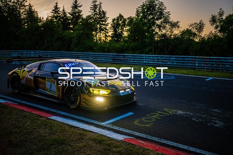 Rennfahrzeug in der Boxengasse