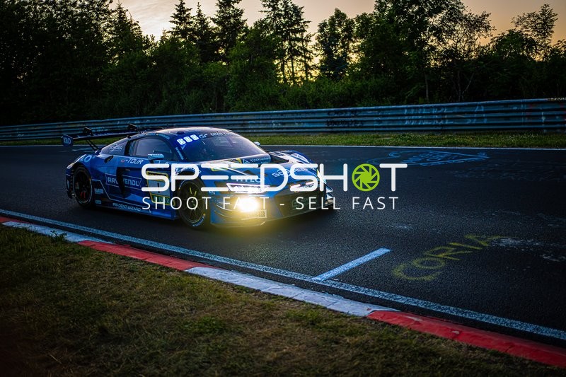 Rennfahrzeug auf der Rennstrecke