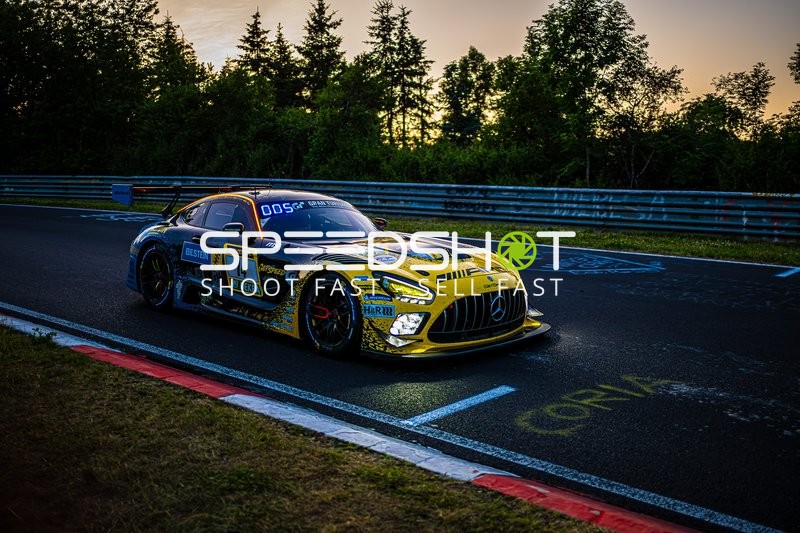 Rennfahrzeug auf der Rennstrecke