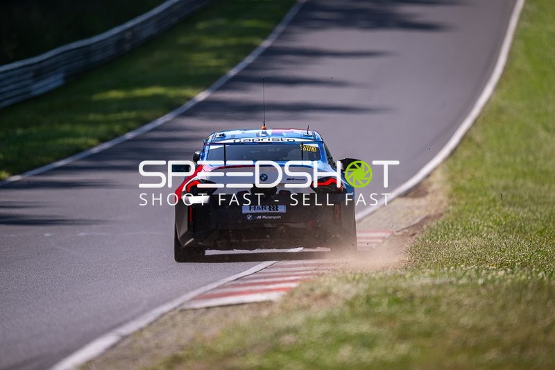 Fahrzeug auf der Rennstrecke