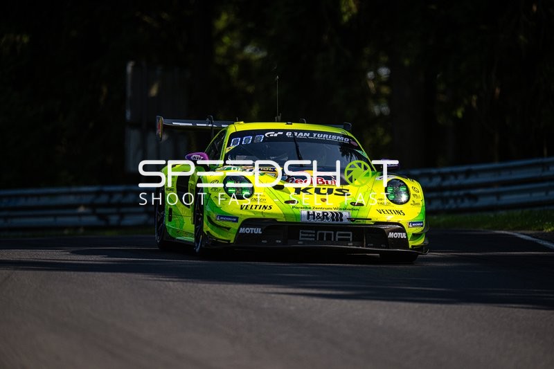 Rennfahrzeug auf der Rennstrecke