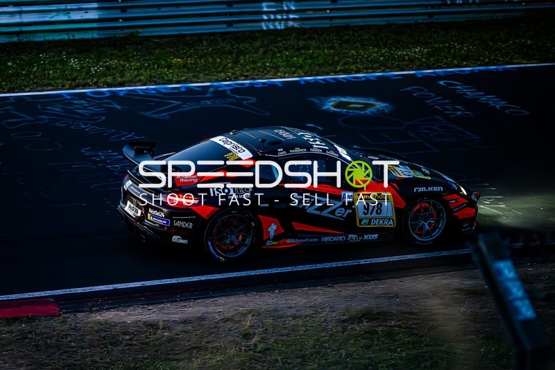 Fahrzeug auf der Rennstrecke