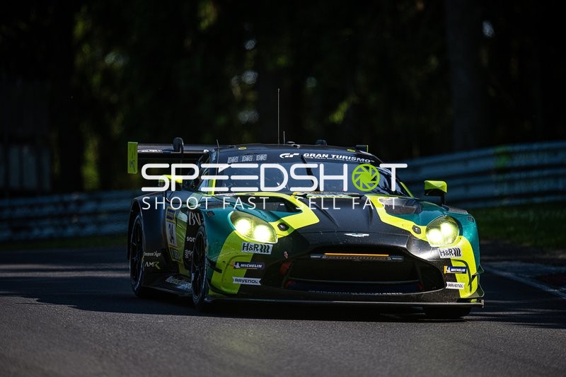 Falken Motorsports Porsche auf der Rennstrecke