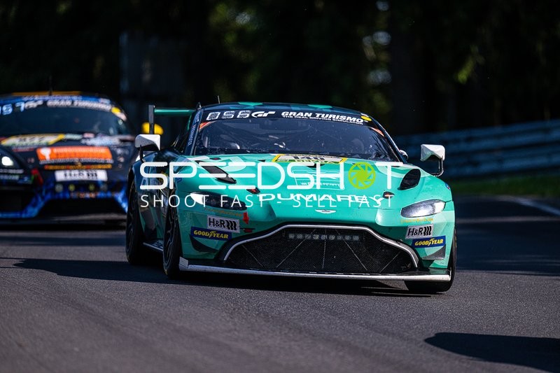 Rennfahrzeug auf der Rennstrecke