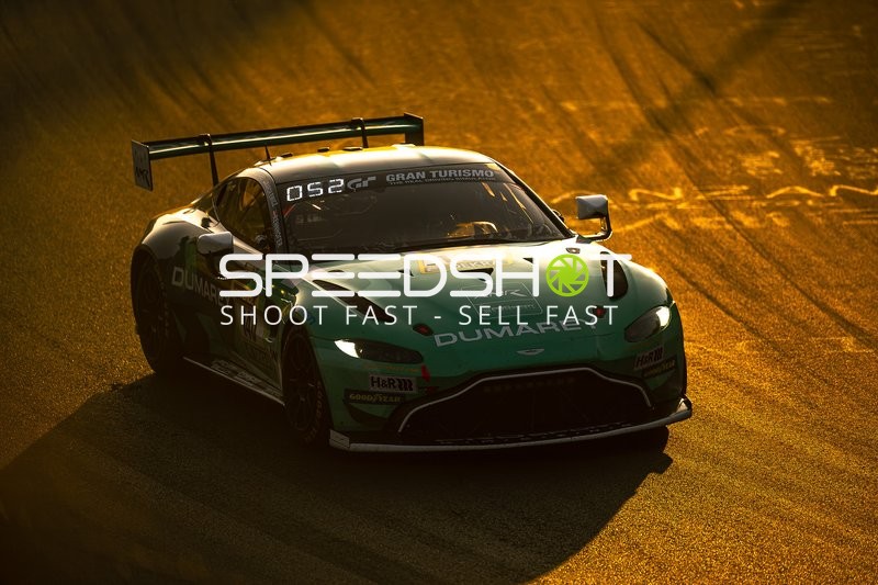 Rennfahrzeug auf der Rennstrecke