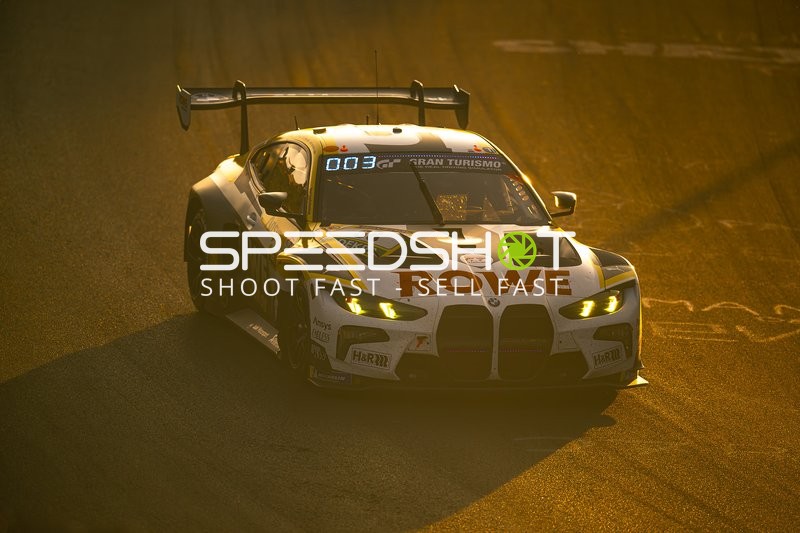 Rennfahrzeug auf der Rennstrecke