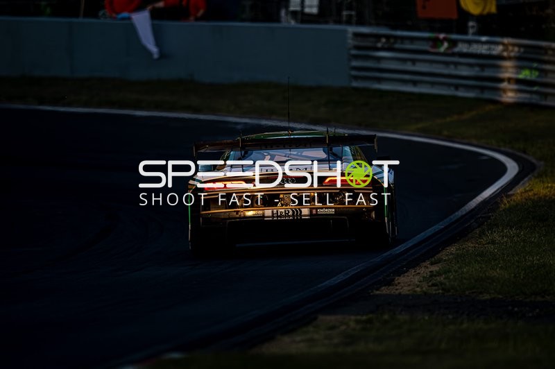 Rennfahrzeug auf der Rennstrecke