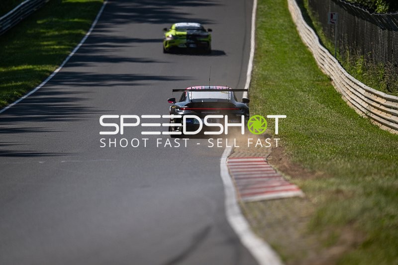 Rennfahrzeug auf der Rennstrecke