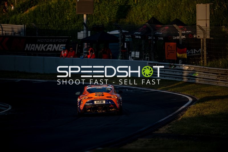 Rennfahrzeug auf der Rennstrecke