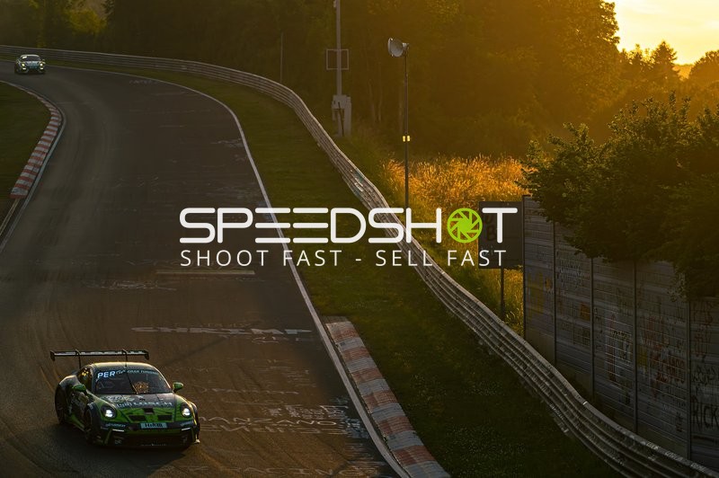 Rennfahrzeug auf der Rennstrecke