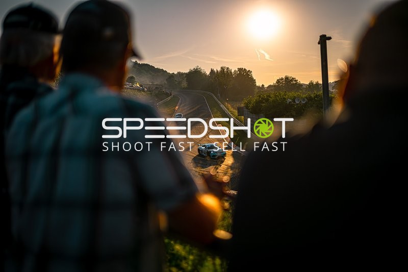 Rennfahrzeuge beim 24h Rennen 2025