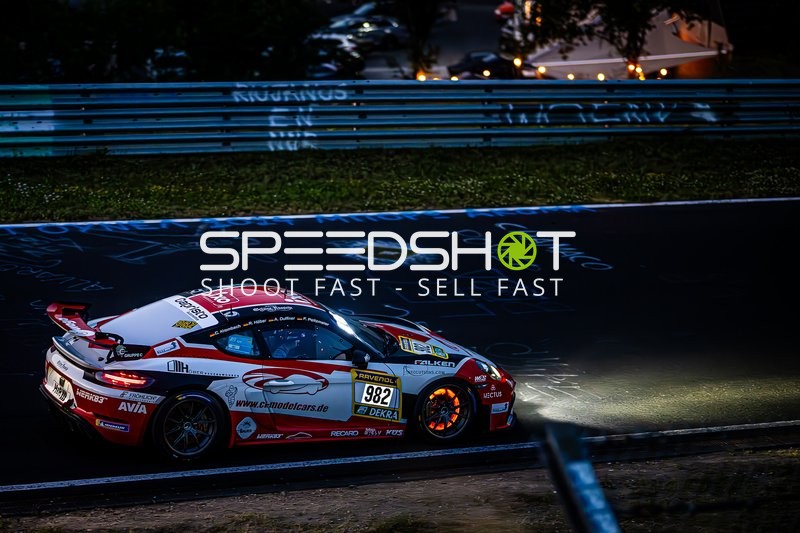 Rennfahrzeug auf der Rennstrecke